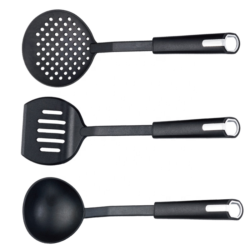 Populares utensilios de cocina de nylon negro de 7 piezas