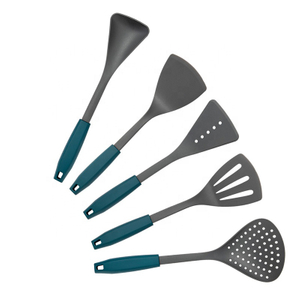 Yangjiang proveedor tri-ángulo en forma de cabeza de 5 piezas de utensilios de cocina de nylon